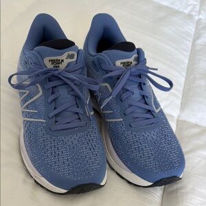 New Balance Women's Blue Running Shoes. Fresh Foam 880 W880L12